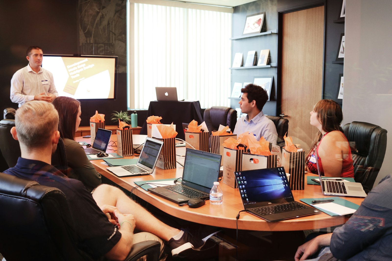 Atelier de travail en salle de conseil